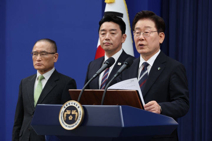 이재명 대통령, 교황 방북 제안…“적극 고려” 답변 받아