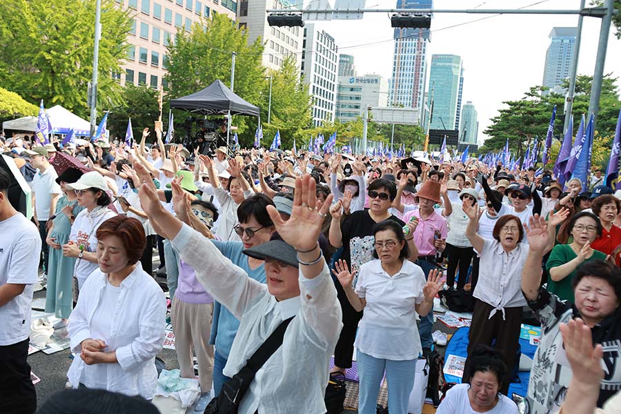 5만여 성도, '악법' 반대 외치며 '거룩한 방파제' 집회 개최